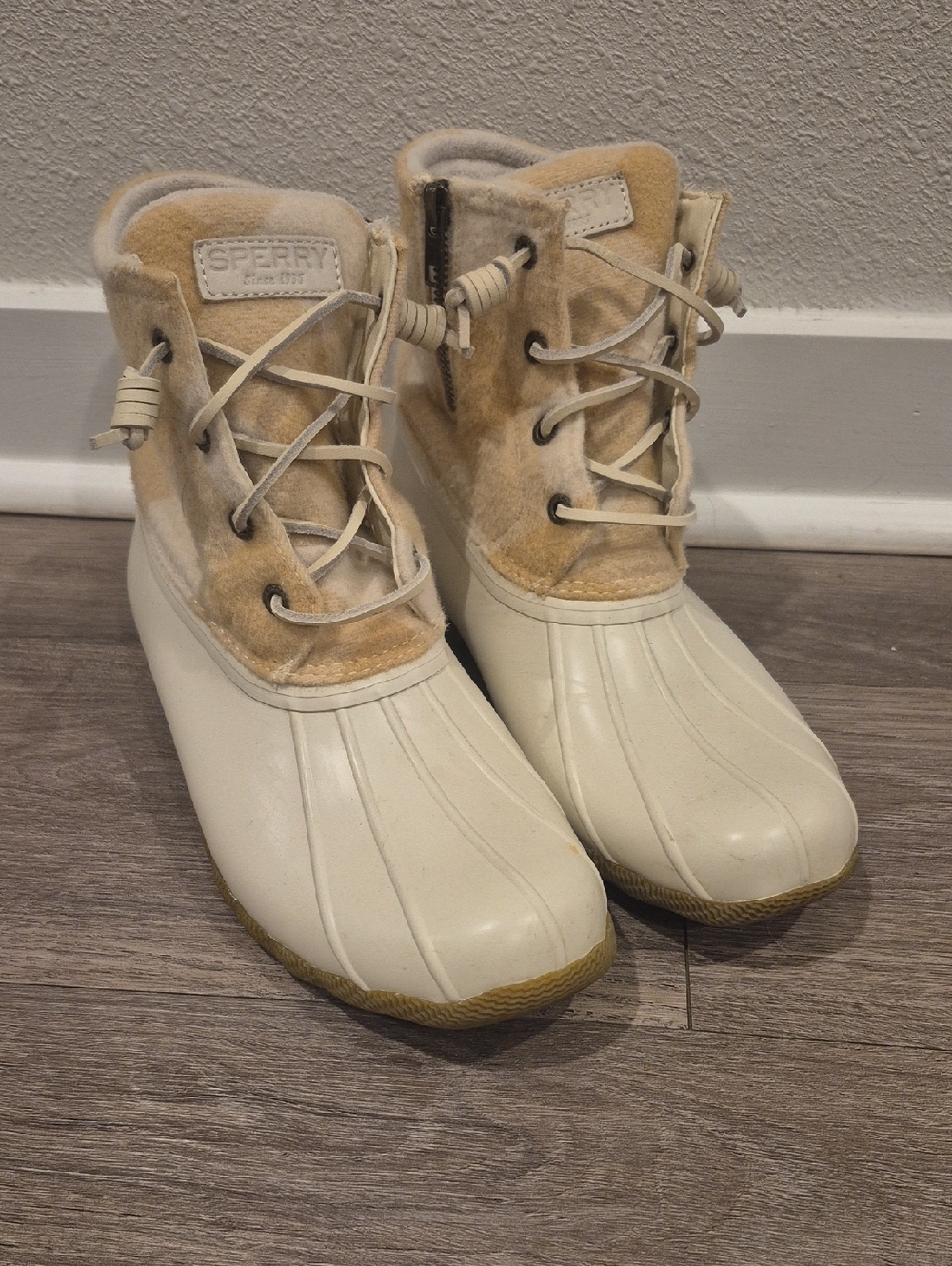 Sperry Cream and Tan Lace-Up Winter Duck Boots